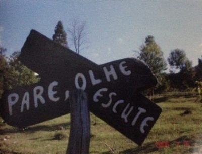 pare olhe escute