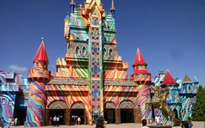 Descubra quais são os 10 melhores parques de diversões e aquáticos do Brasil