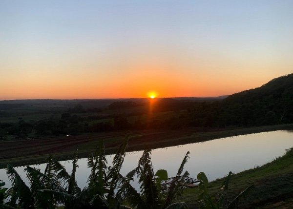 Nascer do sol na varanda do chalé do Viva Brotas