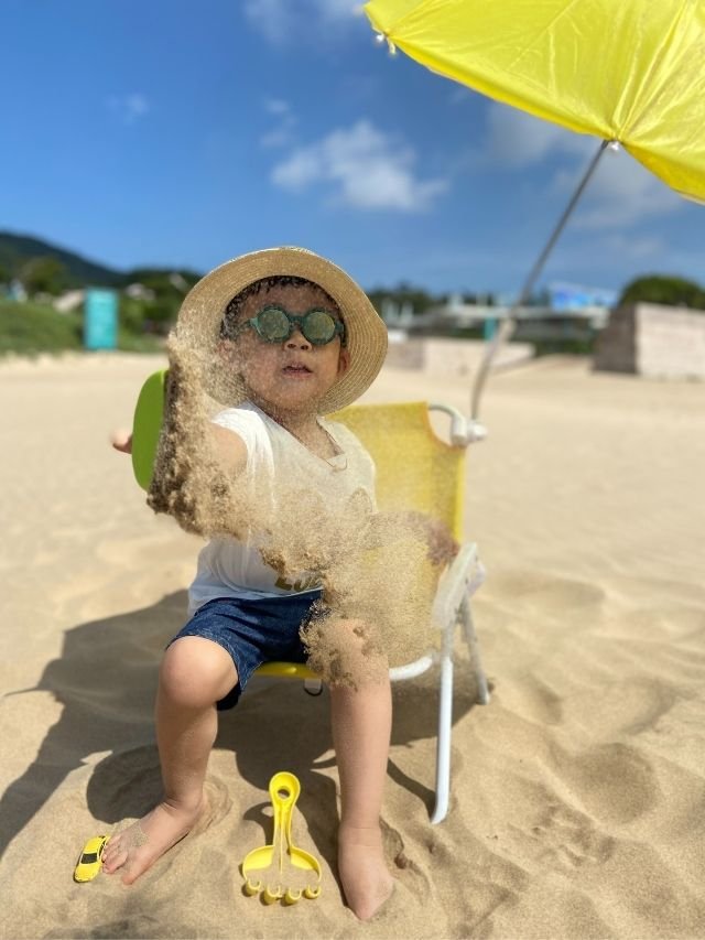 O que levar para a praia com bebês
