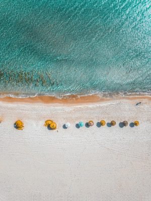 guarda sol na praia