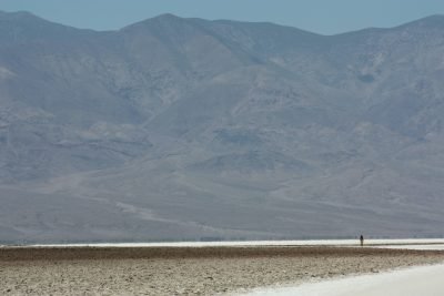 DEATH VALLEY HOMEM NO DESERTO
