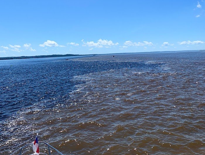 encontro das aguas rio Solimões e rio negro