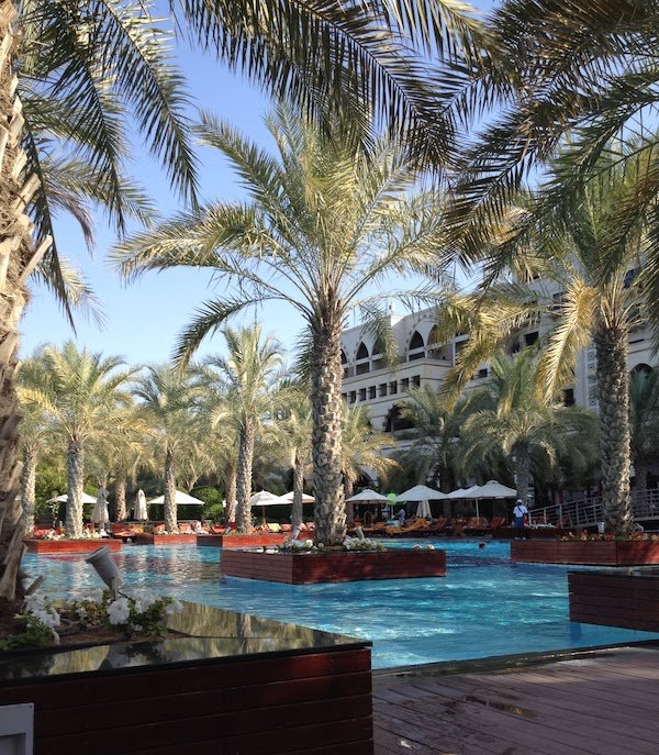 piscina externa hotel dubai