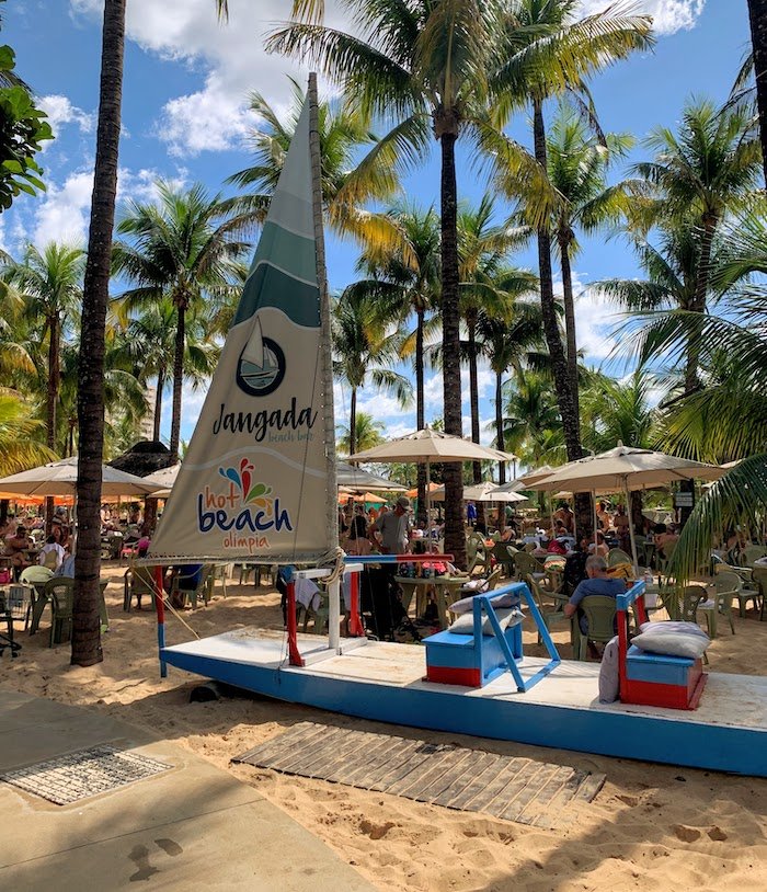 Praia artificial com areia Hot Beach Olímpia