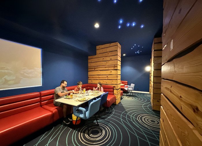 restaurante do Club Med lake paradise com teto de estrelas