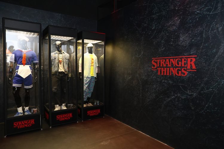 cenario stranger things figurinos