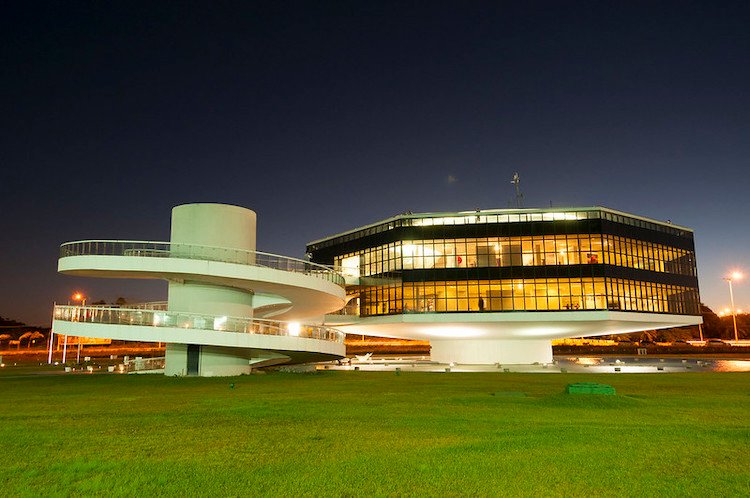Estação Cabo Branco, projetado por Oscar Niemeyer.
