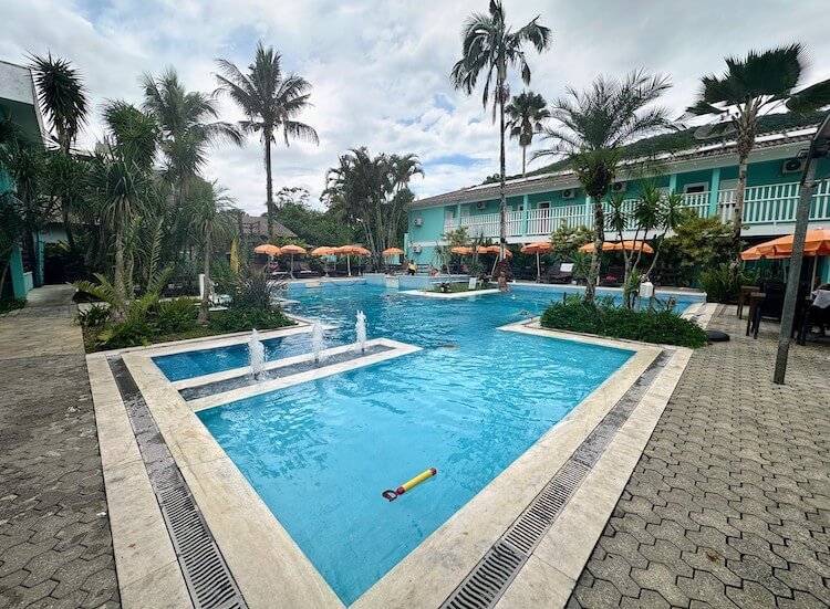 Piscina do Hotel Port Louis em Tabatinga Caragua