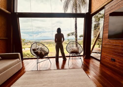 vista da janela para a paisagem Chalé Bem-Te-Vi Brotas_Na Mata Brotas