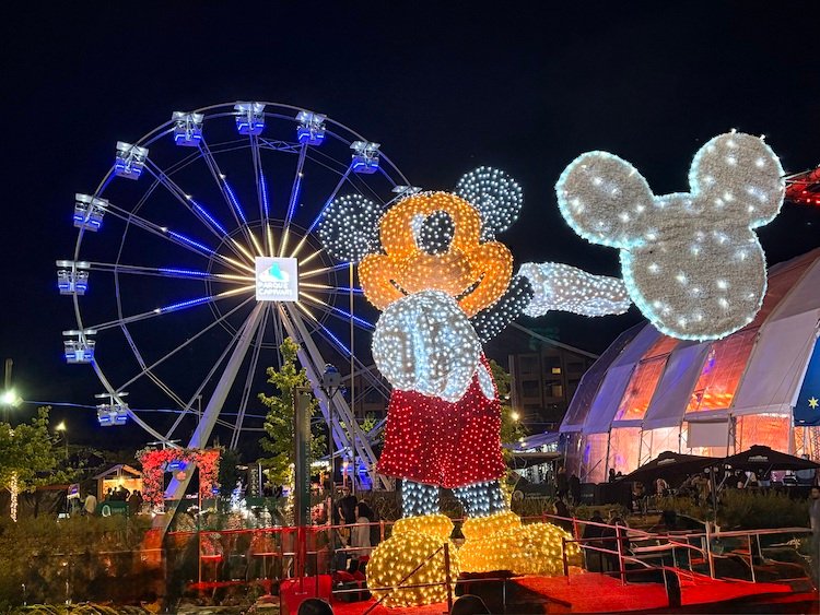 Natal em Campos do Jordão tem o maior Mickey iluminado da América Latina